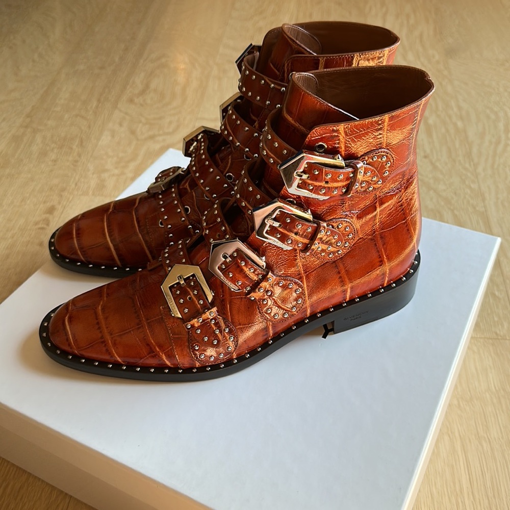 GORGEOUS Givenchy bootie leather brown croc
